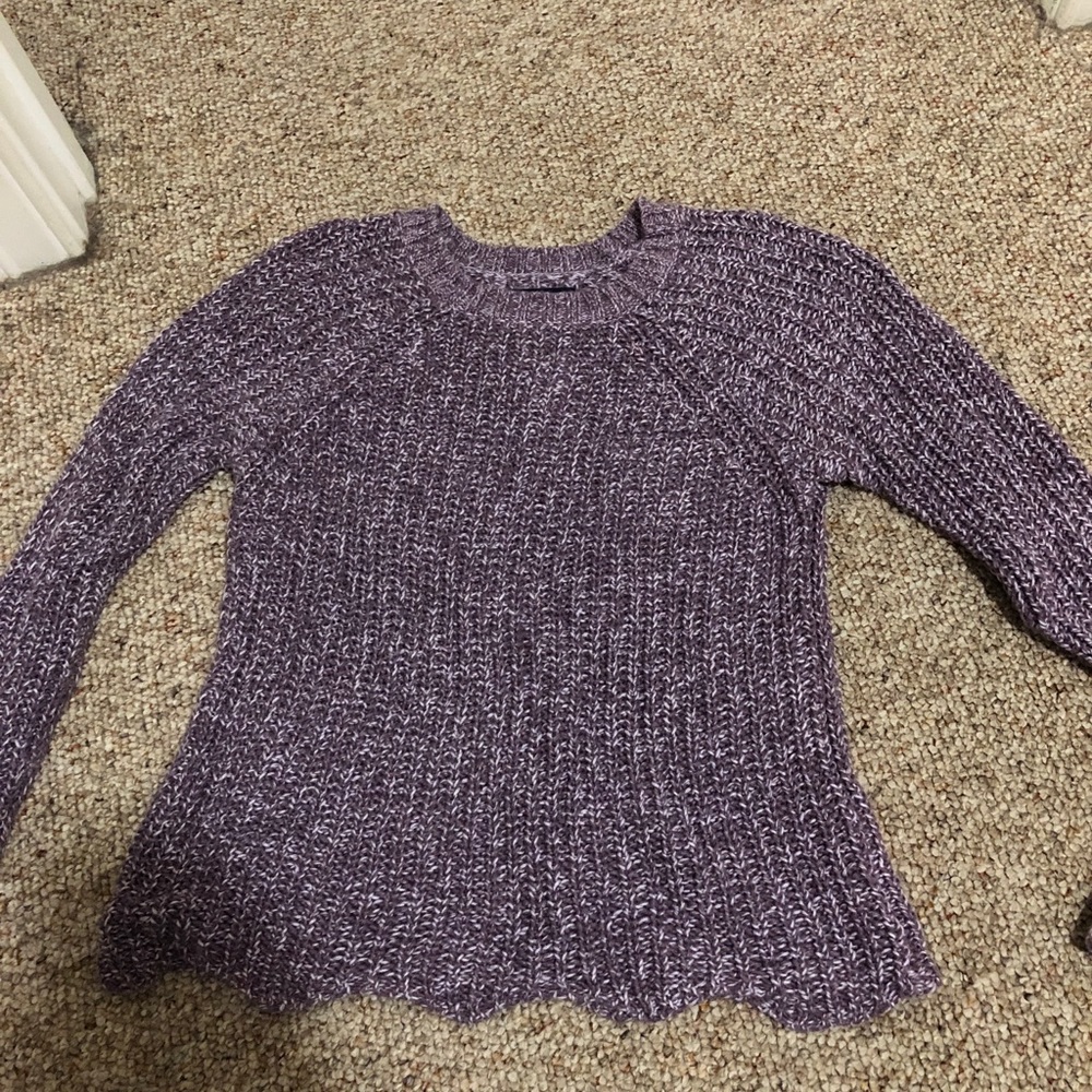 American Eagle Scallop bottom sweater